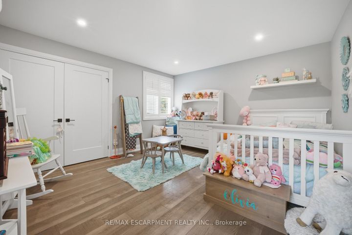 Photo 25 at 81 Flanders Drive, Waterdown, Hamilton
