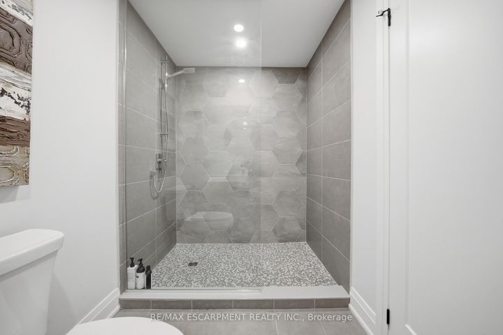 Photo 30 at 81 Flanders Drive, Waterdown, Hamilton