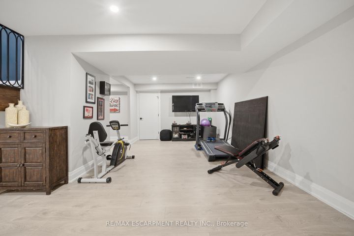 Photo 32 at 81 Flanders Drive, Waterdown, Hamilton