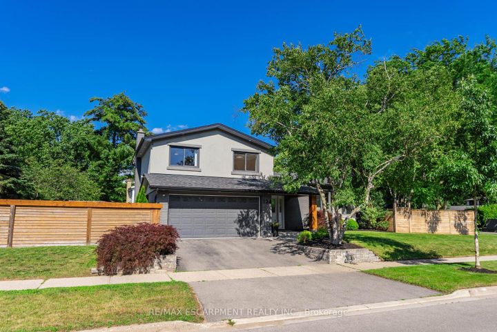 Photo 1 at 134 Fairwood Place W, Bayview, Burlington