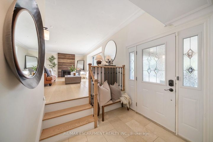 Photo 6 at 134 Fairwood Place W, Bayview, Burlington