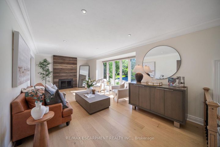 Photo 8 at 134 Fairwood Place W, Bayview, Burlington