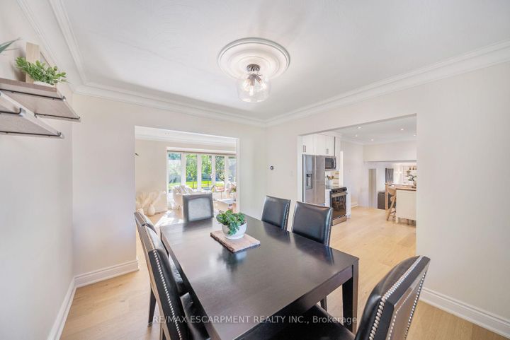 Photo 10 at 134 Fairwood Place W, Bayview, Burlington