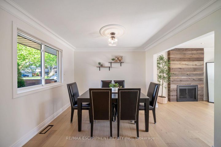 Photo 11 at 134 Fairwood Place W, Bayview, Burlington
