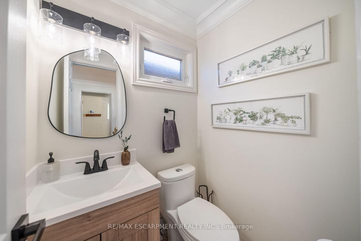 Photo 17 at 134 Fairwood Place W, Bayview, Burlington