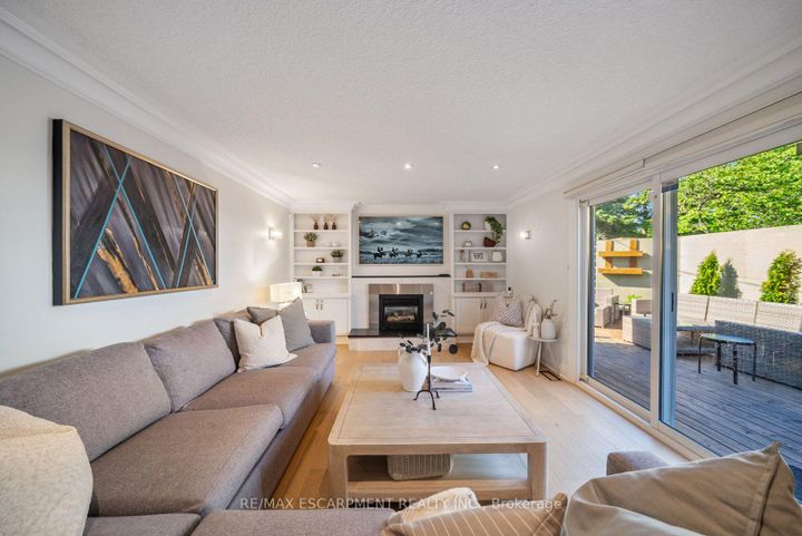 Photo 18 at 134 Fairwood Place W, Bayview, Burlington