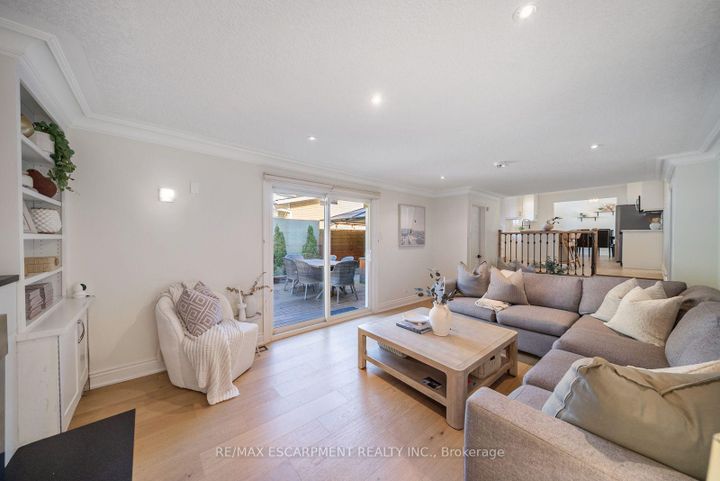 Photo 19 at 134 Fairwood Place W, Bayview, Burlington