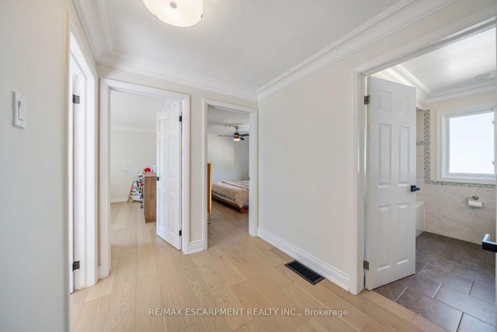 Photo 20 at 134 Fairwood Place W, Bayview, Burlington