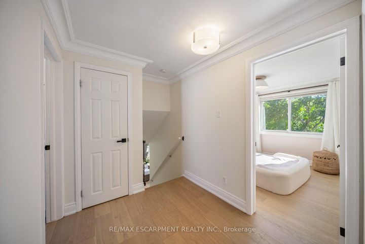Photo 21 at 134 Fairwood Place W, Bayview, Burlington