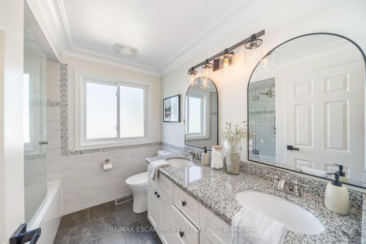 Photo 24 at 134 Fairwood Place W, Bayview, Burlington