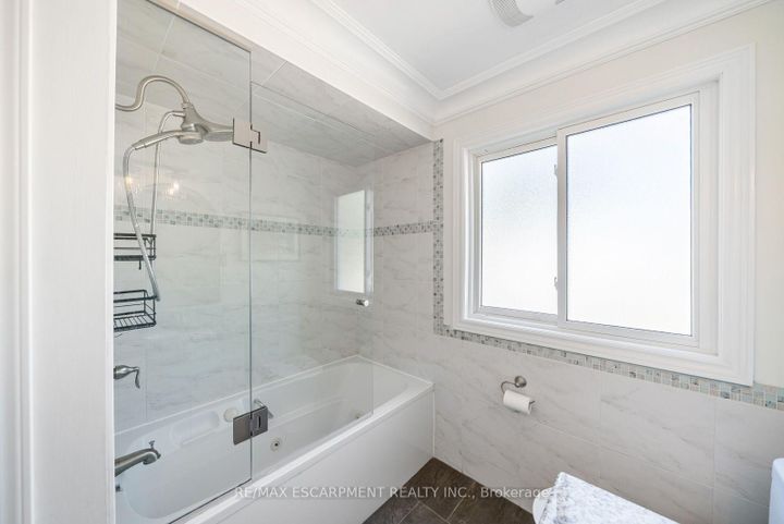 Photo 25 at 134 Fairwood Place W, Bayview, Burlington
