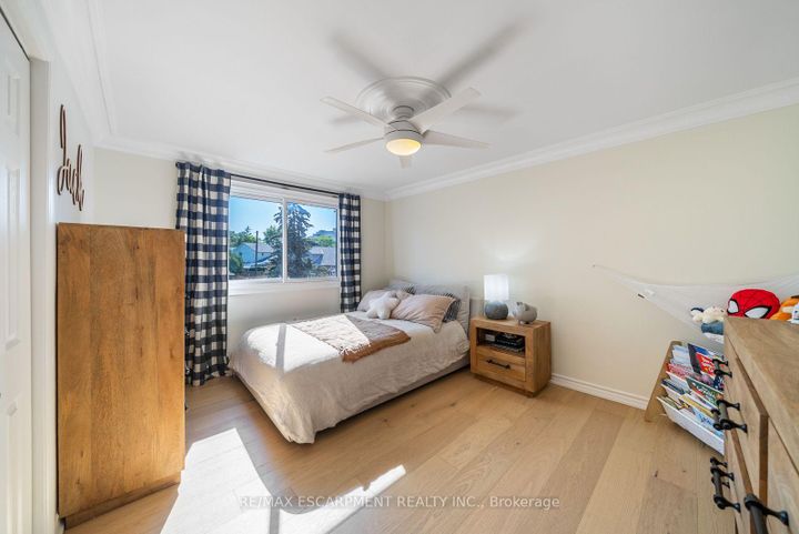 Photo 26 at 134 Fairwood Place W, Bayview, Burlington