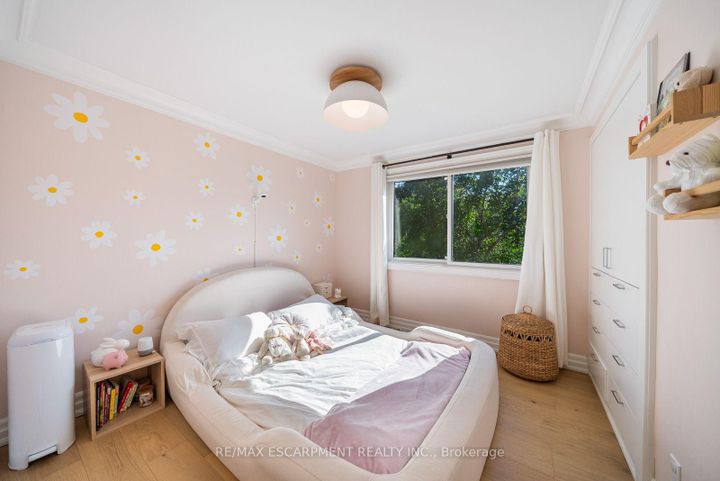 Photo 28 at 134 Fairwood Place W, Bayview, Burlington