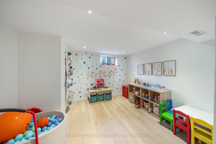Photo 32 at 134 Fairwood Place W, Bayview, Burlington