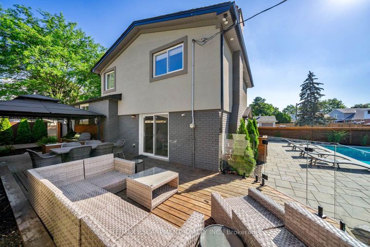 Photo 36 at 134 Fairwood Place W, Bayview, Burlington