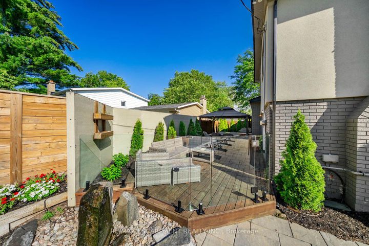 Photo 37 at 134 Fairwood Place W, Bayview, Burlington