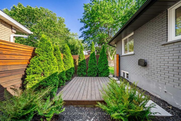 Photo 40 at 134 Fairwood Place W, Bayview, Burlington