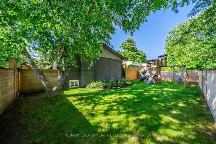 Photo 41 at 134 Fairwood Place W, Bayview, Burlington