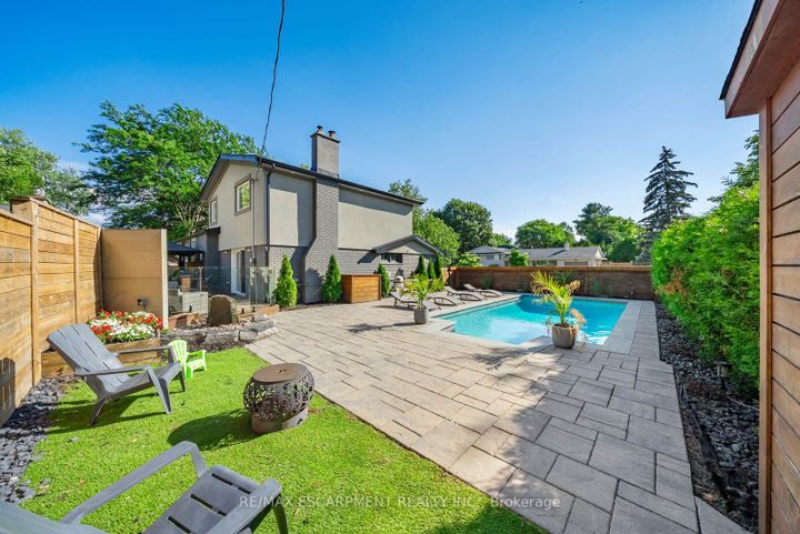 Photo 42 at 134 Fairwood Place W, Bayview, Burlington