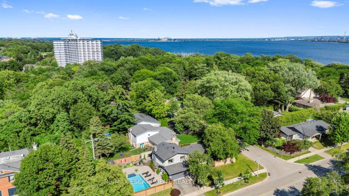 Photo 48 at 134 Fairwood Place W, Bayview, Burlington