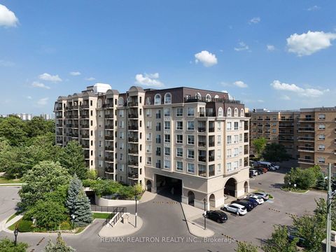 Photo 1 at 402 - 1 Maison Parc Court, Lakeview Estates, Vaughan