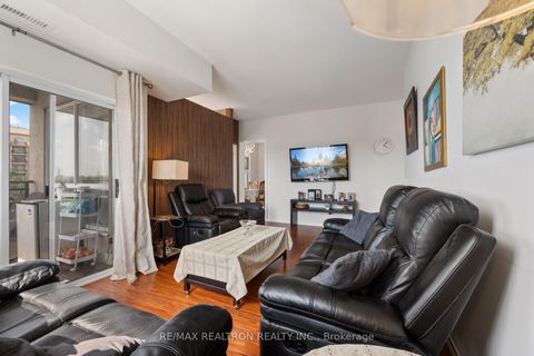 Photo 6 at 402 - 1 Maison Parc Court, Lakeview Estates, Vaughan