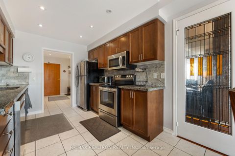 Photo 9 at 402 - 1 Maison Parc Court, Lakeview Estates, Vaughan