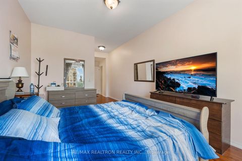 Photo 13 at 402 - 1 Maison Parc Court, Lakeview Estates, Vaughan