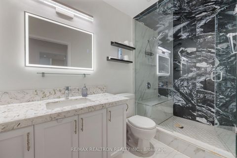 Photo 14 at 402 - 1 Maison Parc Court, Lakeview Estates, Vaughan