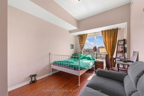 Photo 15 at 402 - 1 Maison Parc Court, Lakeview Estates, Vaughan