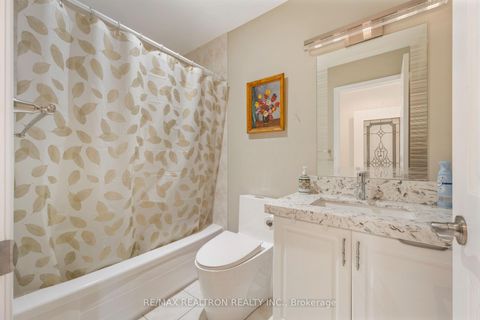 Photo 17 at 402 - 1 Maison Parc Court, Lakeview Estates, Vaughan