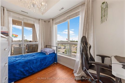 Photo 18 at 402 - 1 Maison Parc Court, Lakeview Estates, Vaughan