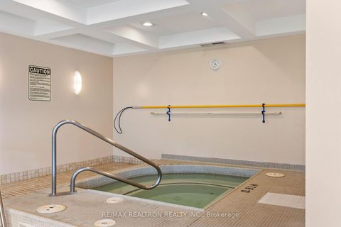 Photo 27 at 402 - 1 Maison Parc Court, Lakeview Estates, Vaughan