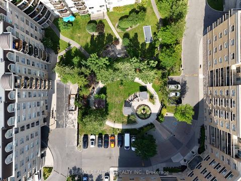 Photo 31 at 402 - 1 Maison Parc Court, Lakeview Estates, Vaughan