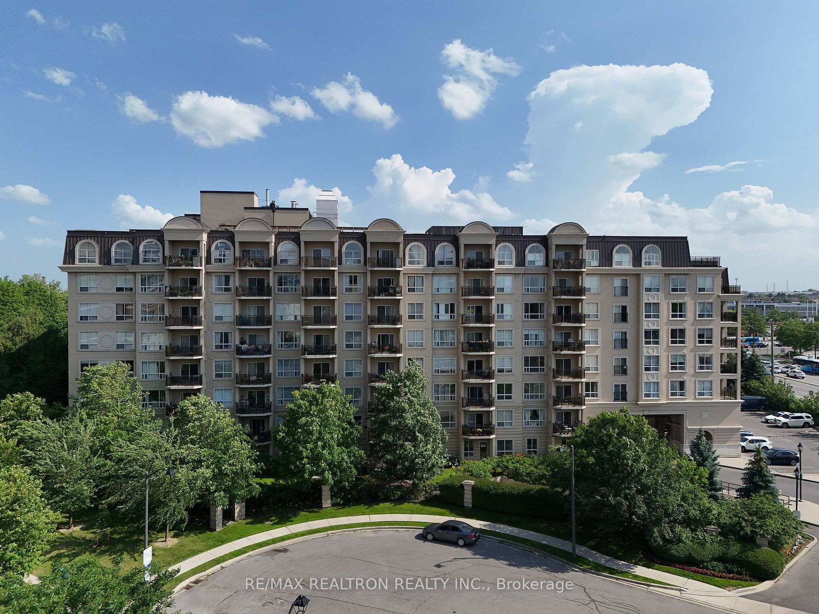 402 - 1 Maison Parc Court, Lakeview Estates, Vaughan photo number 2