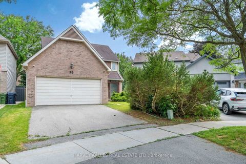 Photo 2 at 39 Newington Crescent, West Deane, Toronto