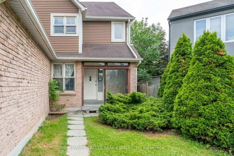 Photo 3 at 39 Newington Crescent, West Deane, Toronto