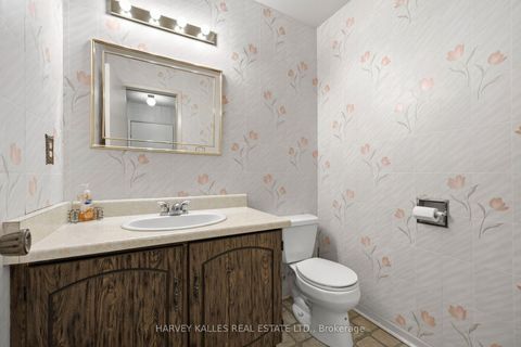 Photo 6 at 39 Newington Crescent, West Deane, Toronto