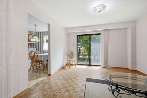 Photo 7 at 39 Newington Crescent, West Deane, Toronto