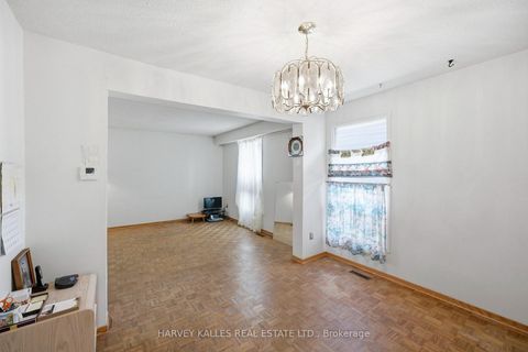 Photo 14 at 39 Newington Crescent, West Deane, Toronto