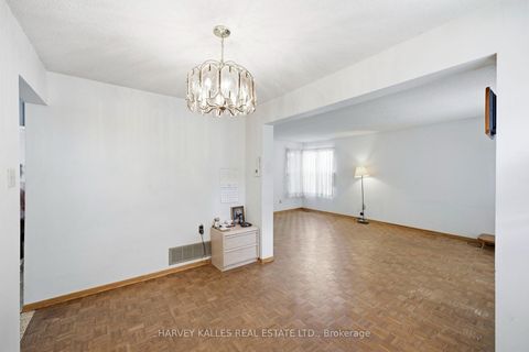 Photo 15 at 39 Newington Crescent, West Deane, Toronto