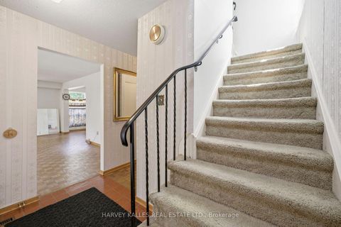 Photo 18 at 39 Newington Crescent, West Deane, Toronto