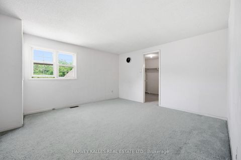 Photo 19 at 39 Newington Crescent, West Deane, Toronto