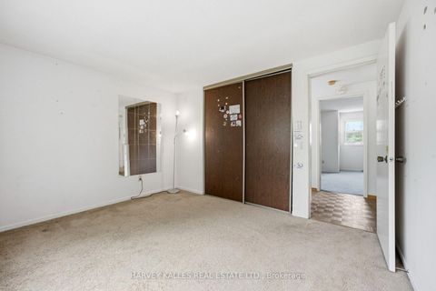 Photo 22 at 39 Newington Crescent, West Deane, Toronto