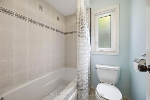 Photo 24 at 39 Newington Crescent, West Deane, Toronto