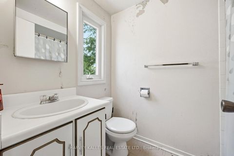 Photo 27 at 39 Newington Crescent, West Deane, Toronto