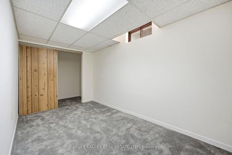 Photo 34 at 39 Newington Crescent, West Deane, Toronto