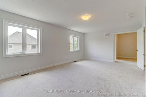 Photo 11 at 49 Bostock Drive, Keswick South, Georgina