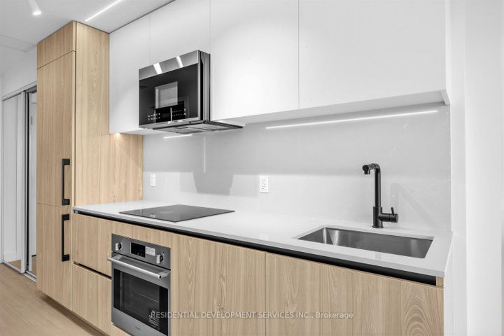 Photo 9 at 619 - 699 Sheppard Avenue E, Bayview Village, Toronto