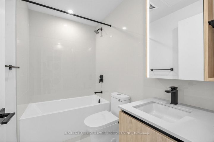 Photo 11 at 619 - 699 Sheppard Avenue E, Bayview Village, Toronto